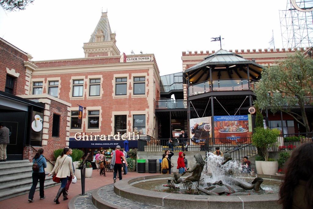 Ghirardelli Chocolate Square 22 2013-03-28 - Ghirardelli Square