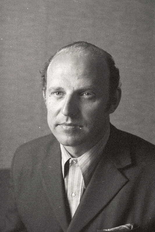 Maiste, Teo-Endel, Eesti NSV teeneline kunstitegelane - RAT "Estonia" ooperisolist.