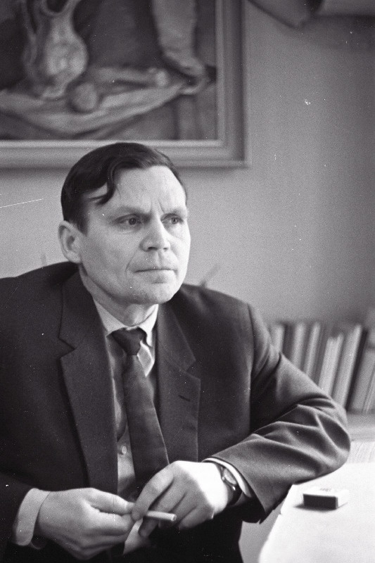Kirjanik Villem Gross.