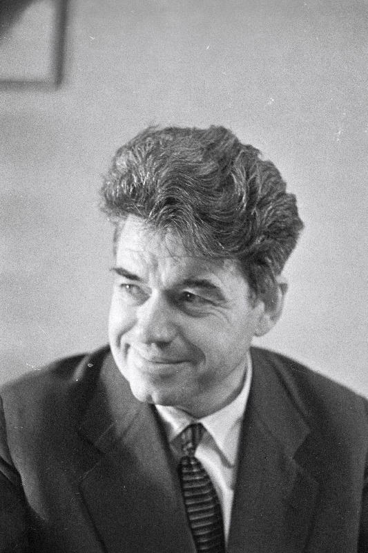 Hint, Aadu - kirjanik.