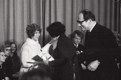 Eesti NSV teenelist kirjanikku Lilli Prometit tema 50. a juubelil õnnitlevad luuletaja Debora Vaarandi ja kirjanik Jaan Kross.  similar photo