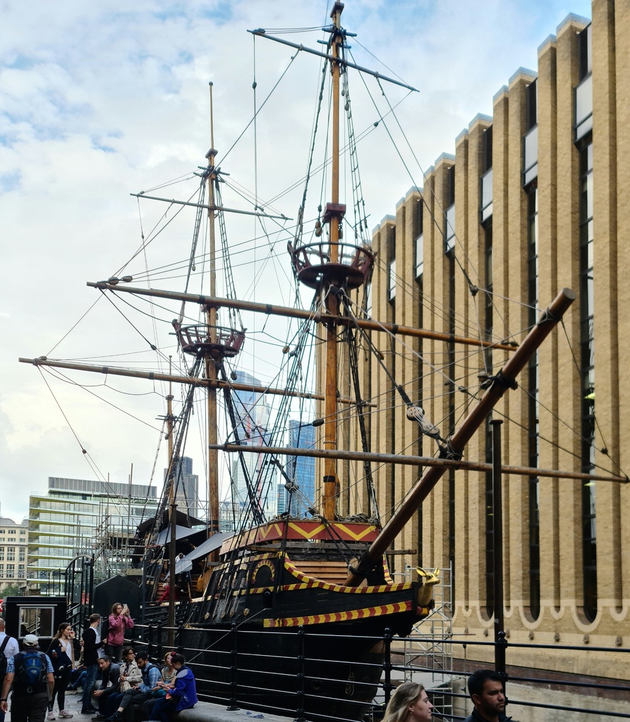 Golden Hind London (1) - lang