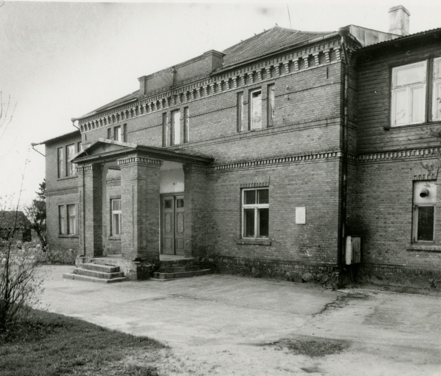 Koolimaja Viljandis, fassaadivaade. Arhitektid Erich von Wolffeldt, Aleksander Nürnberg