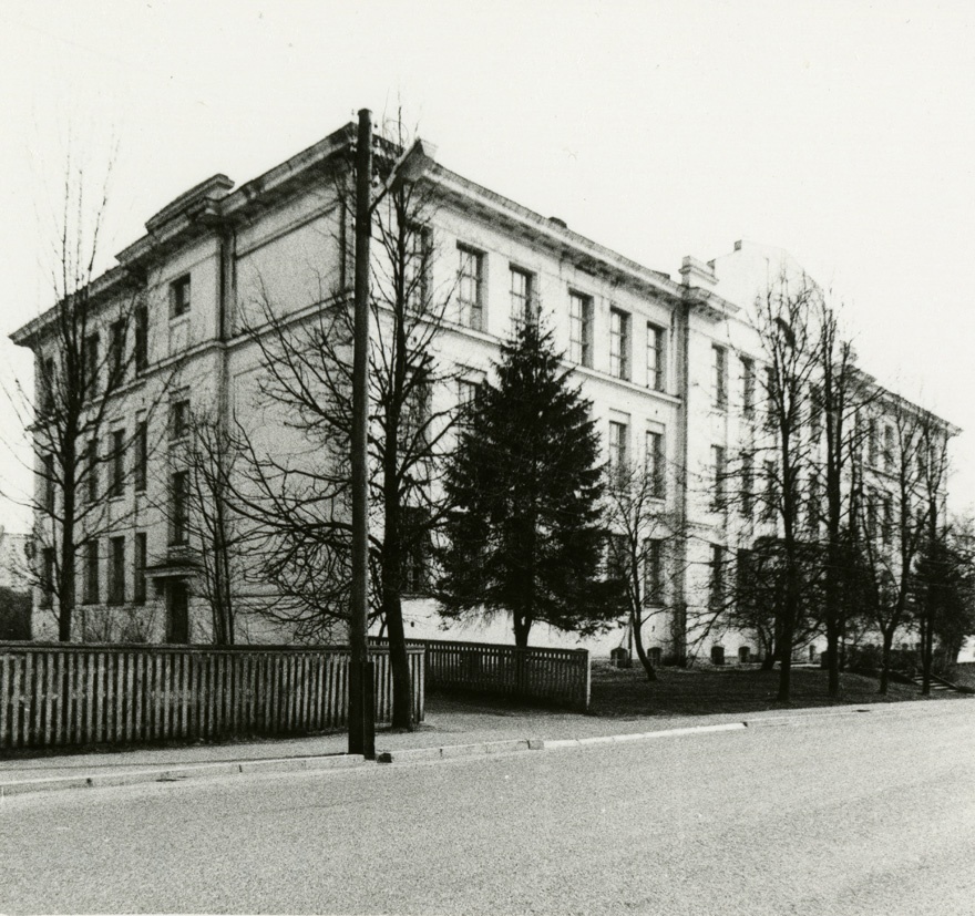 Koolihoone Valgas, vaade. Arhitekt A. Kieselbasch; ins Georg Hellat
