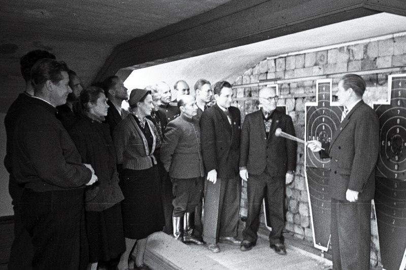 Lasketreener Enn Rusi tiirus nõuandeid jagamas.