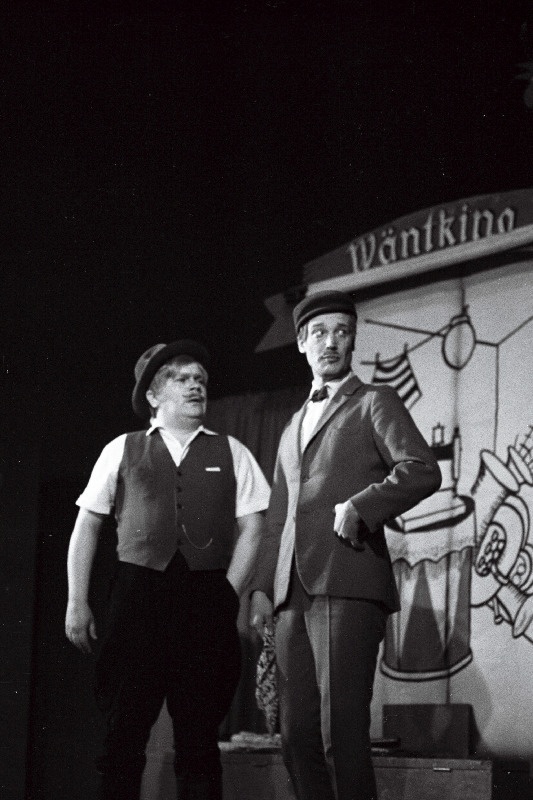 Näitlejad Tõnu Aav ja Ervin Abel estraadietenduses "Oh, sa issand".