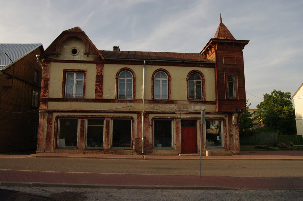 Elamu Valgas Riia t. 2 - Ehitatud 19.s. lõpul.