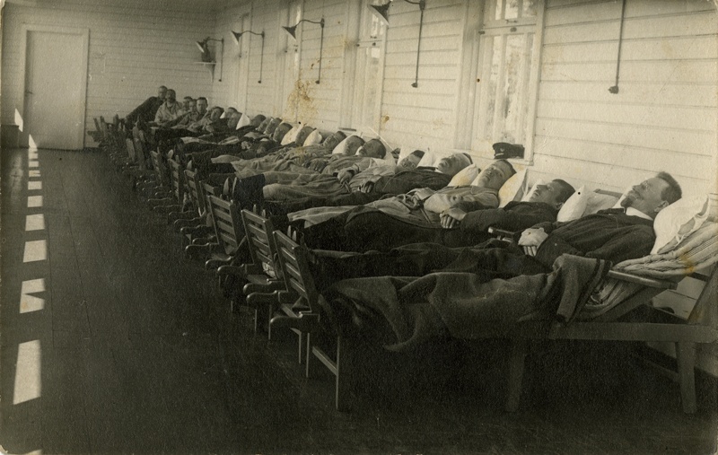 Taagepera mõisa sanatoorium, vaade terrassile haigetega. Arhitekt Otto Wildau