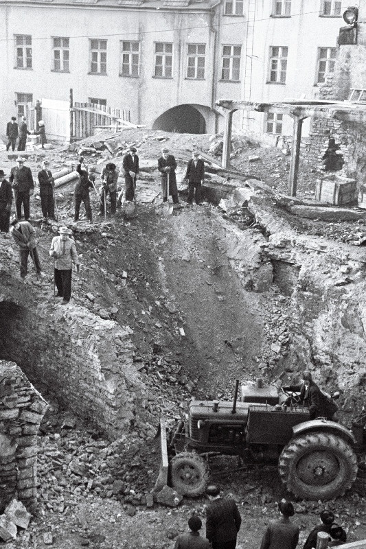 Viimaste varemete koristamine Tallinna kesklinnas.