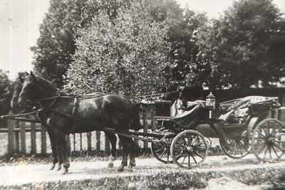 Kahehobuse kaless Sangaste mõisas  duplicate photo