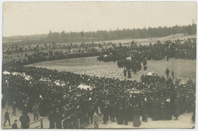 Tallinn. 1905. a. 16. oktoobri sündmuste ohvrite matused Rahumäel  duplicate photo