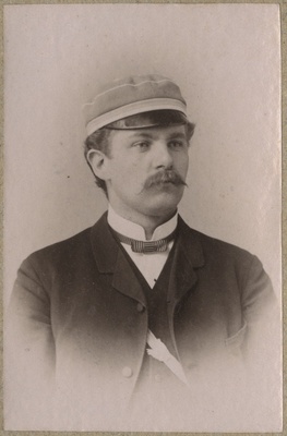 Korporatsiooni "Fraternitas Academica" või "Polonia" liige(?), portreefoto  duplicate photo