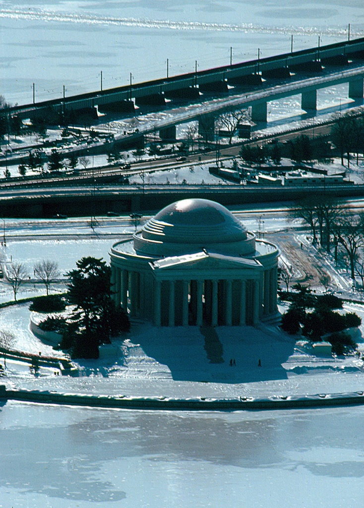 1982-01-Washington Jefferson Memoriall015-ps - Thomas Jefferson Memorial in 1982 (around January 23)