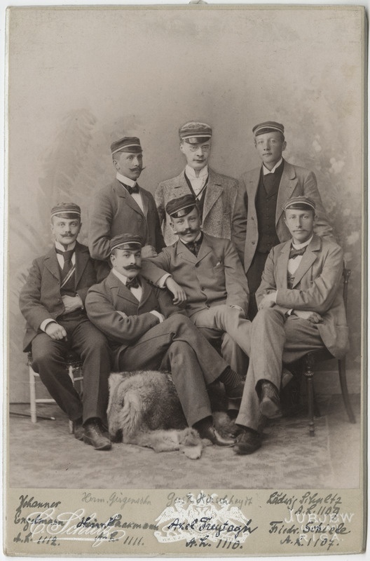 Korporatsiooni "Livonia" 1897. a II semestri ja 1898 a. I semestri värvicoetused, grupifoto