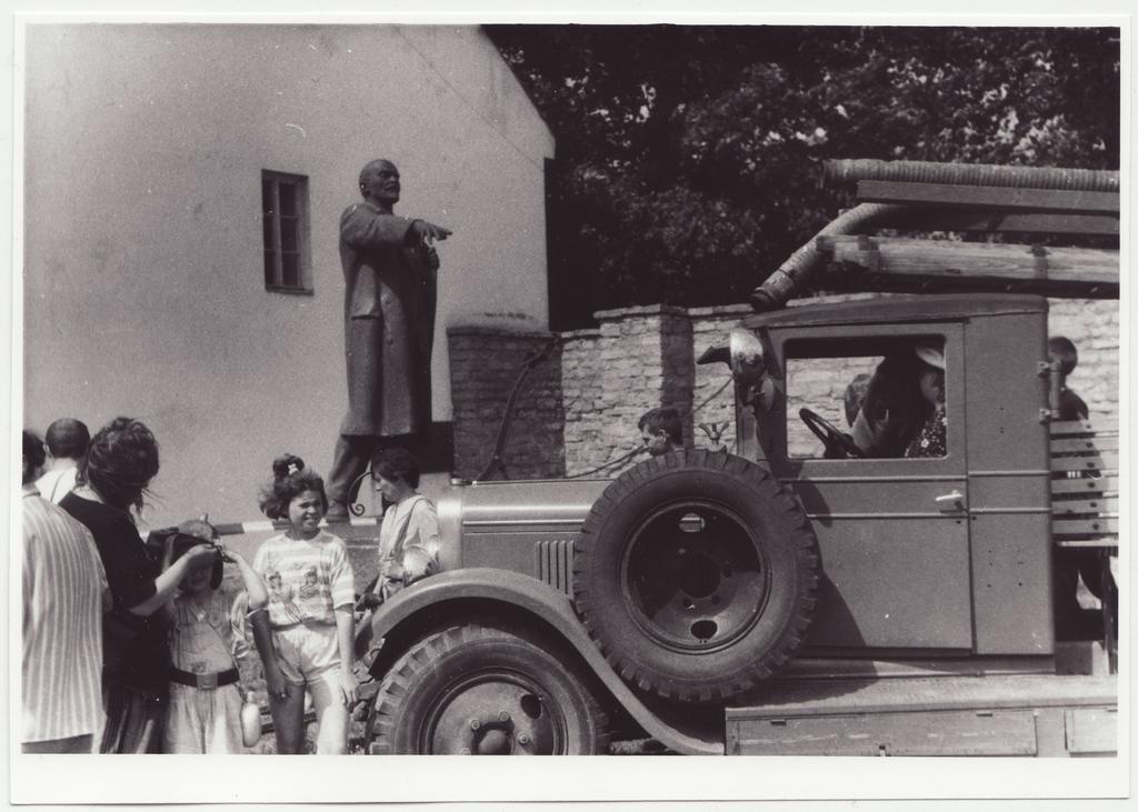 Narva Tuletõrjeühingu 125. aastapäeva tähistamine: tuletõrjetehnika näitus - vana tuletõrjeauto, 1997.a.