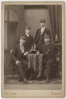 Neli korporatsiooni "Livonia" liiget, grupifoto  duplicate photo