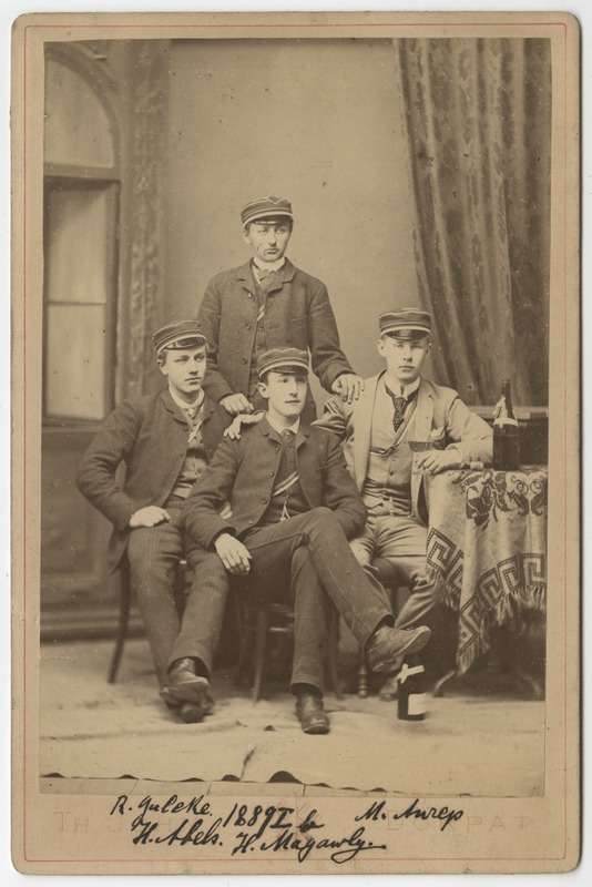 Osa korporatsiooni "Livonia" 1889. a I semestri värvicoetusest, grupifoto