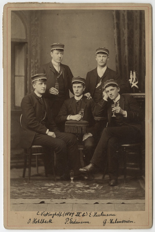Osa korporatsiooni "Livonia" 1889. a II semestri värvicoetusest, grupifoto