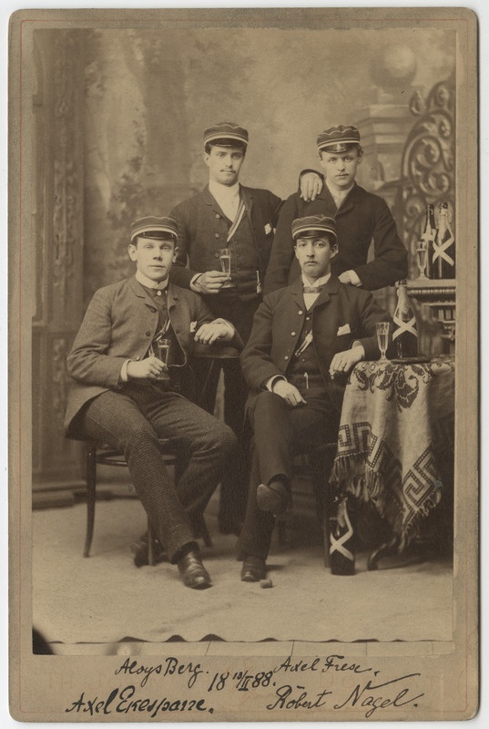 Osa korporatsiooni "Livonia" 1888. a I semestri värvicoetusest, grupifoto