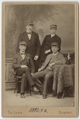 Osa korporatsiooni "Livonia" 1892. a I semestri värvicoetusest, grupifoto  duplicate photo