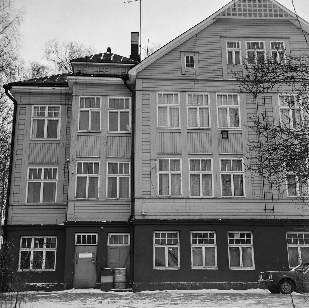 Puutalo Oulunkylässä, Larin Kyöstin tie 13