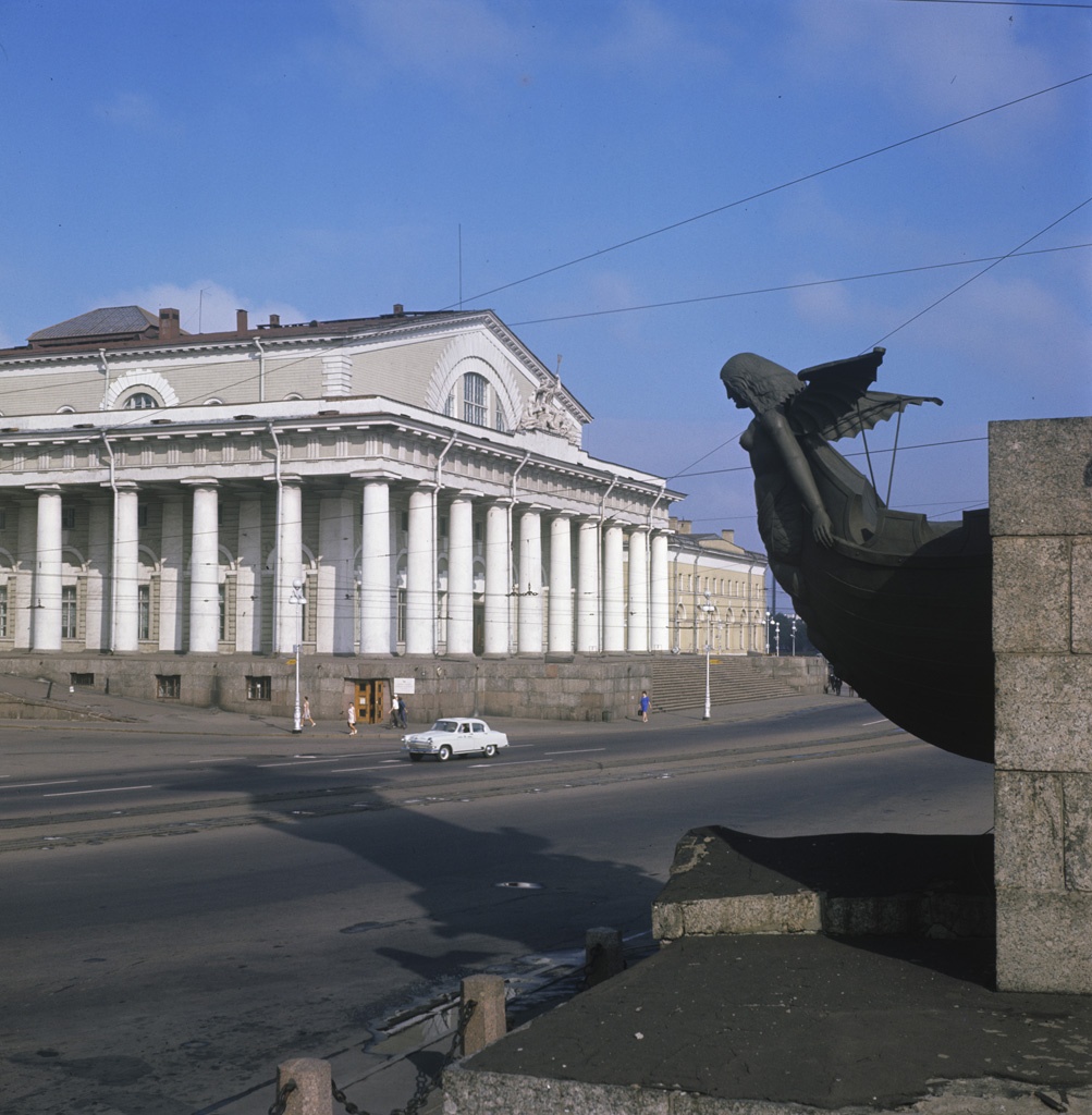 RIAN archive 481985 Central Naval Museum - “Central Naval Museum”. Central Naval Museum is situated in the building of former stock exchange since 1939-1941. The building was completed in 1810-1816 by design of architect Jean-Francois Thomas de Thomon. St. Petersburg.
