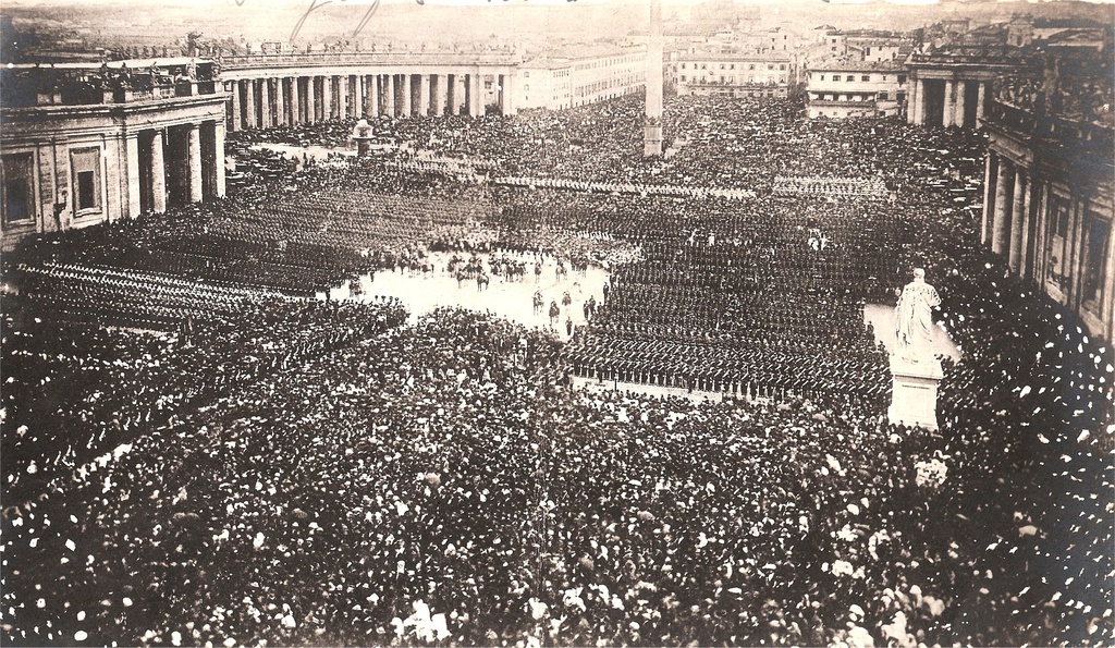 Pio IX Saint Peter Square 1870 - Pope Pius IX blesses his troops for the last time before the Capture of Rome - 25 april 1870. The original picture, scanned by Emiliano Burzagli, belongs to the Private archive of Burzaghi family, Italy.