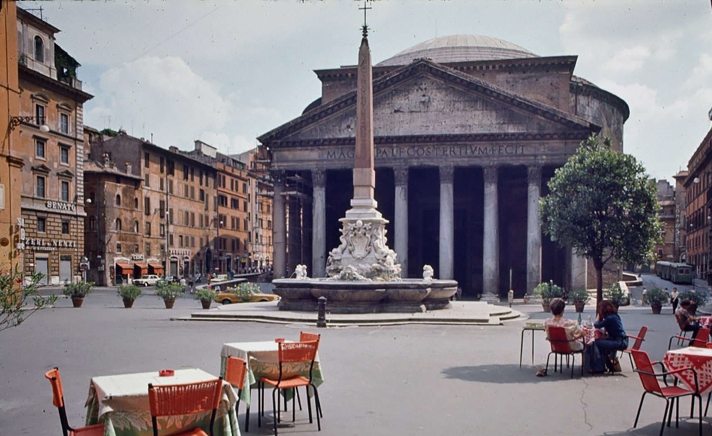 Pantheon e Piazza della Rotonda a Roma, 1975 (Rome, Italy) - lang
