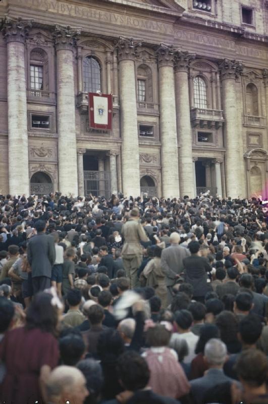 Entry of Allied Troops Into Rome, 5 June 1944 TR1845 - Entry of Allied Troops Into Rome, 5 June 1944
Pope Pius XII addressing the crowd in St Peter's Square, Rome, from the balcony of St Peter's Basilica.