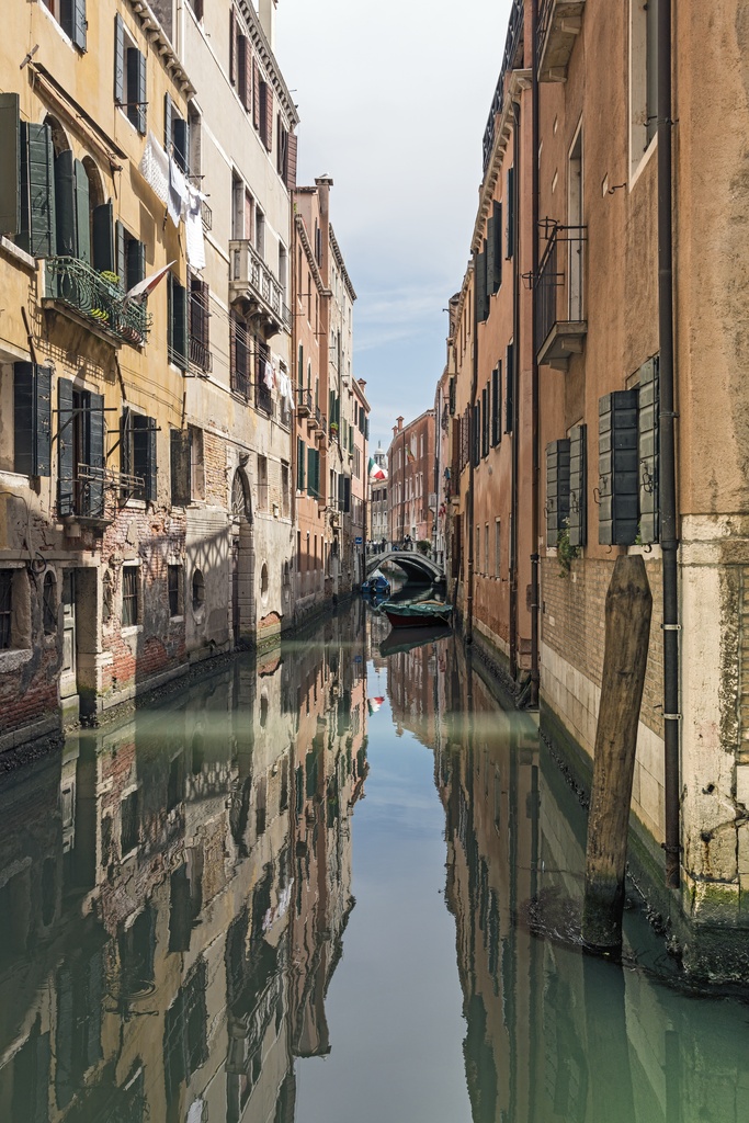 Rio di Ca' Garzon (Venice) - Rio di Ca' Garzoni seen from Corte Lucatello to the private bridge of Sant'Anzolo - Venice.