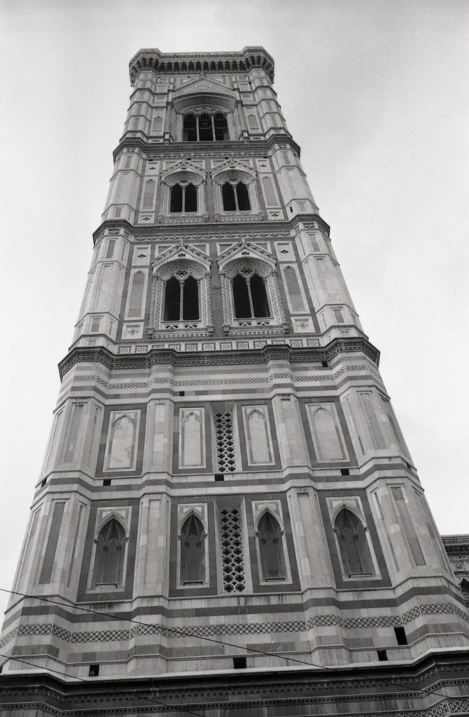 Servizio fotografico (Firenze, 1965) - Servizio fotografico : Firenze, 1965 / Paolo Monti. - Strisce: 7, Fotogrammi complessivi: 38 : Negativo b/n, gelatina bromuro d'argento/ pellicola ; 35 mm. - ((I fotogrammi hanno una doppia numerazione. - Sul portanegativi: Leica 21mm ISS. - Sul dorso del portanegativi Monti scrive: "Bargello. Battistero. Porta San Nicolò. Torre della Castagna". - Occasione: Pubblicazione: "Emilio CECCHI, Natalino SAPEGNO (a cura di), Storia della Letteratura Italiana, 9 voll., Milano, Garzanti, 1966 e segg."