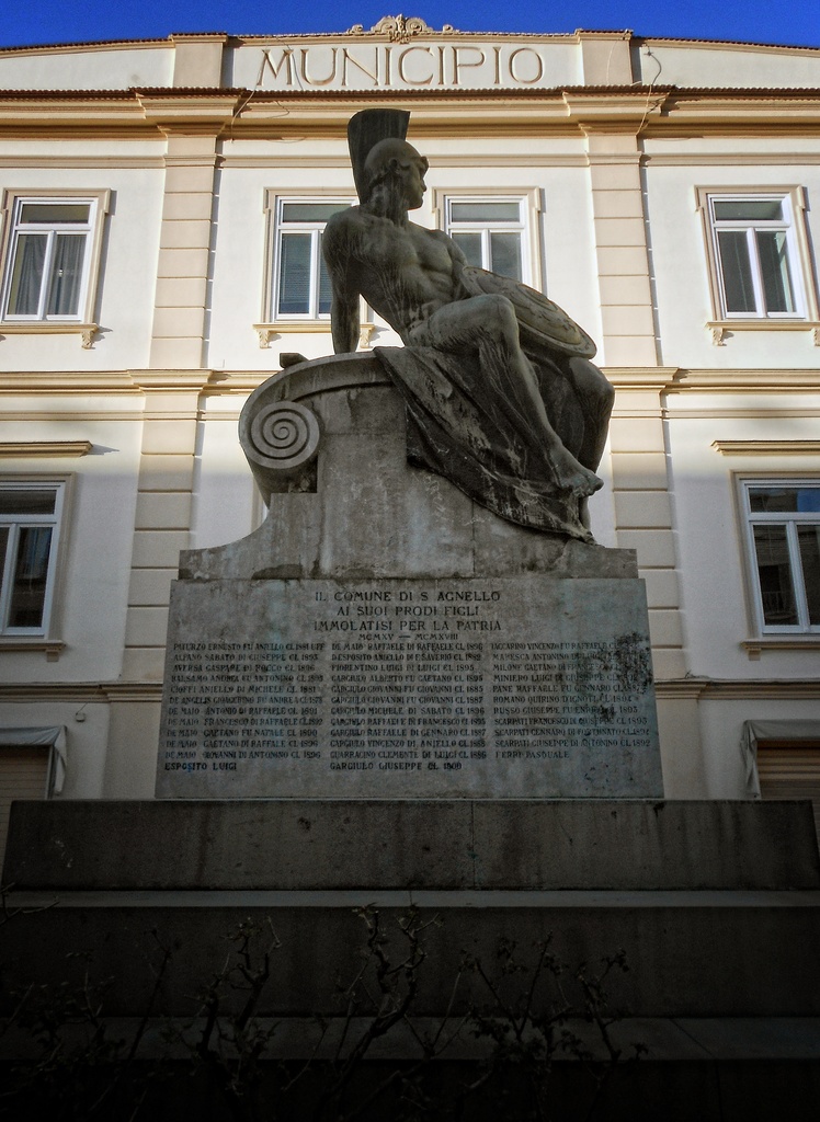Monumento ai Caduti, Piazza Matteotti