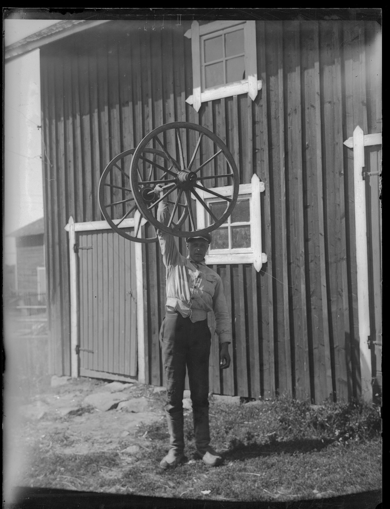 SLS 407 b foto 18 Rita /lyfta/ kärrhjul på en arm‎ (1932)
