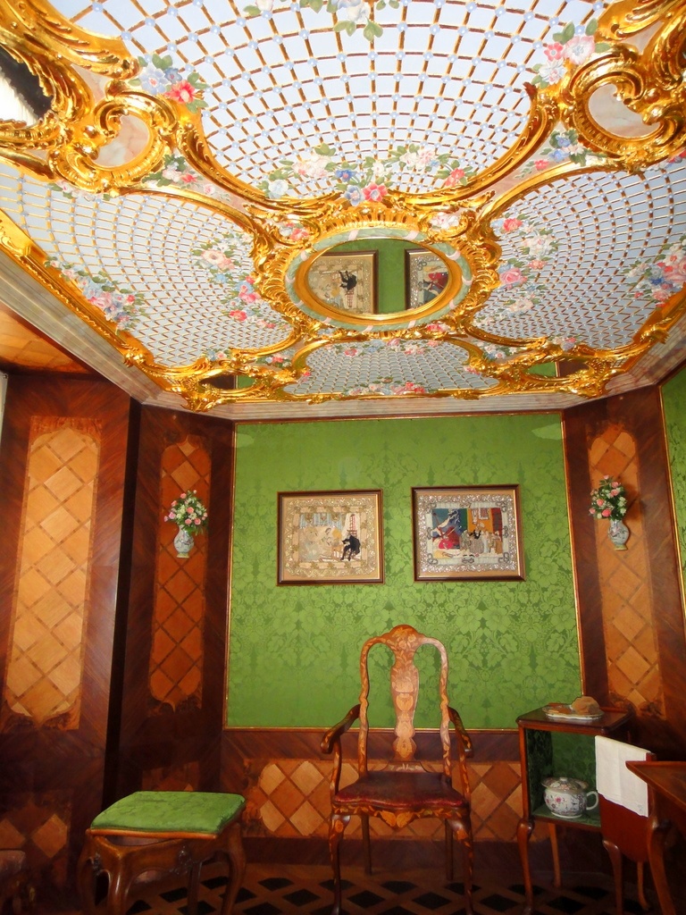Another foggy day in the spring. Ceiling in the Duchess toilet - panoramio - Another foggy day in the spring. Ceiling in the Duchess toilet