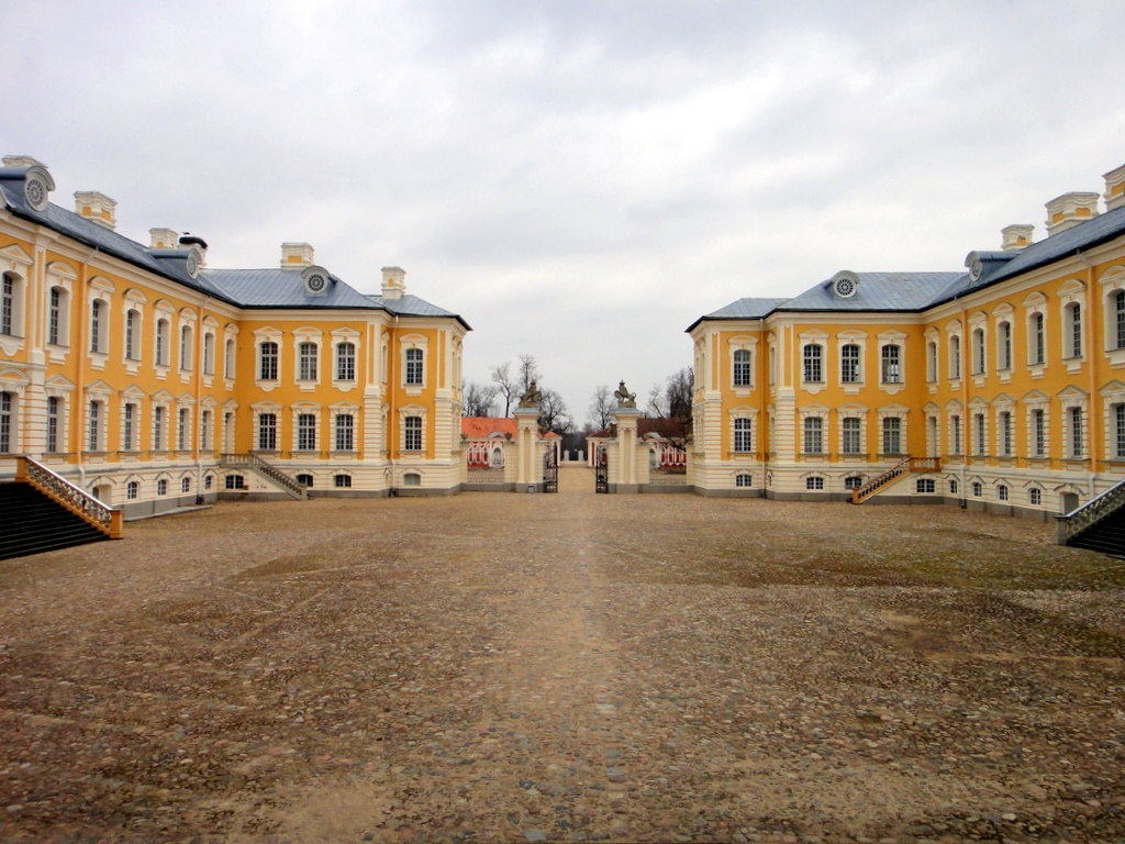 Another foggy day in the spring. - panoramio (10) - Rundāle Palace