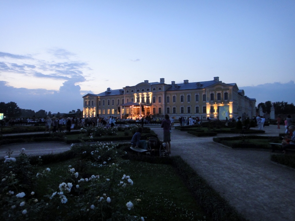 Evening in the garden - panoramio (1) - Evening in the garden
