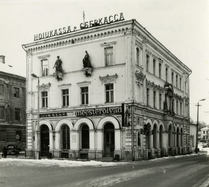 Pangahoone Tartus, vaade nurgalt. Arhitekt Maximilian Rötscher