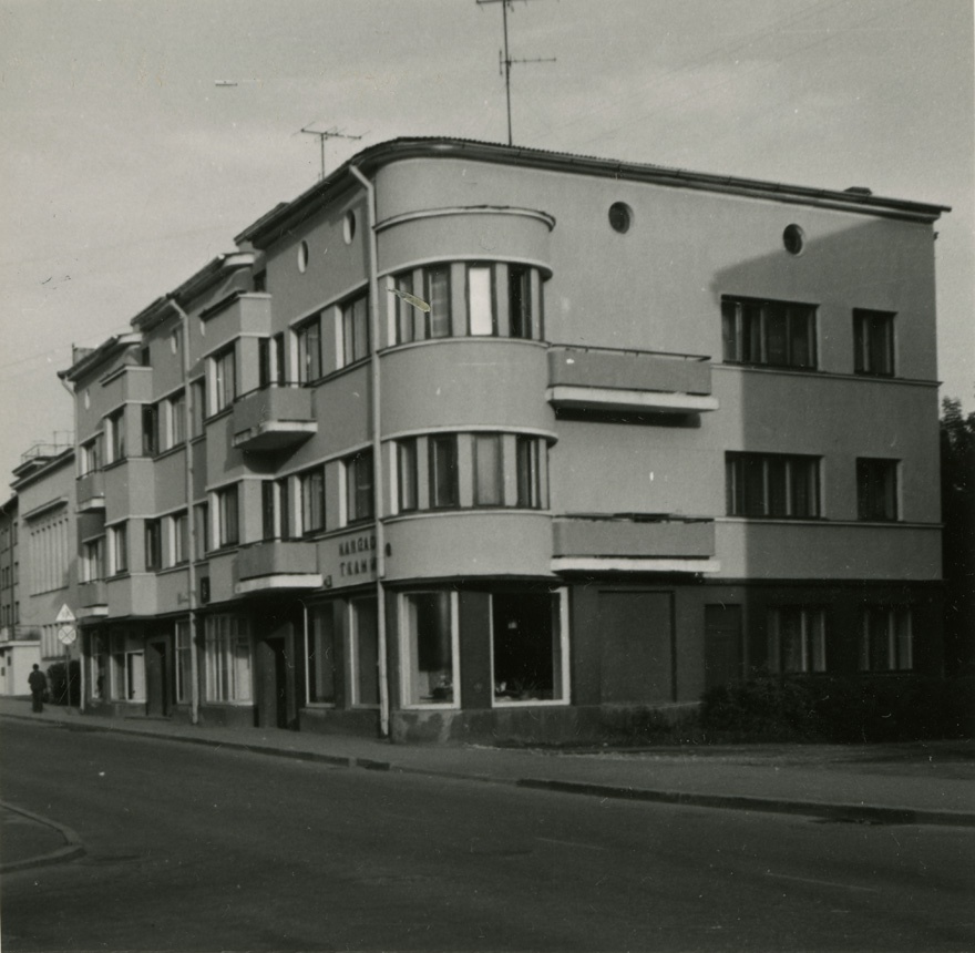Elu- ja ärihoone Tartus, vaade hoonele nurgalt. Arhitekt Nikolai Kusmin