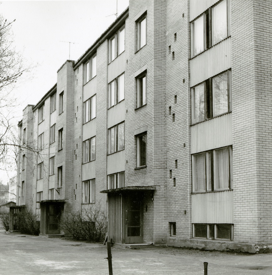 Eksperimentaalne korterelamu Tallinnas Gonsiori 18, hoone vaade piki tänavat. Arhitektid Harald Arman, Alar Kotli, Ants Mellik, Heino Parmas, Leonid Volkov