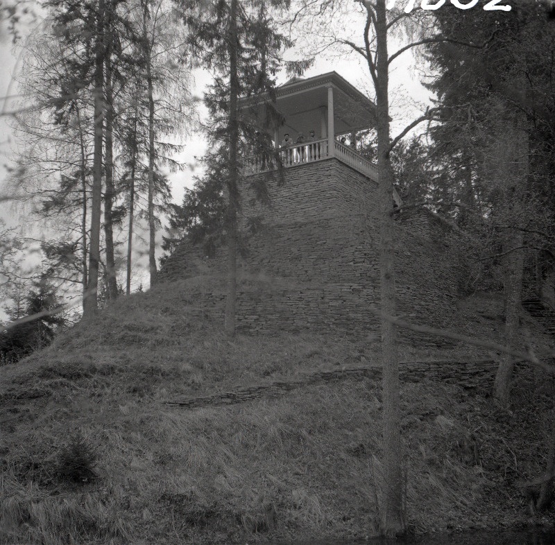 Vaade Bresti paviljonile Palmse mõisa pargis.