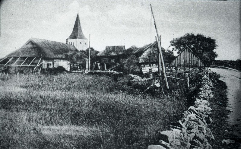 Pöide kirik Levala küla poolt