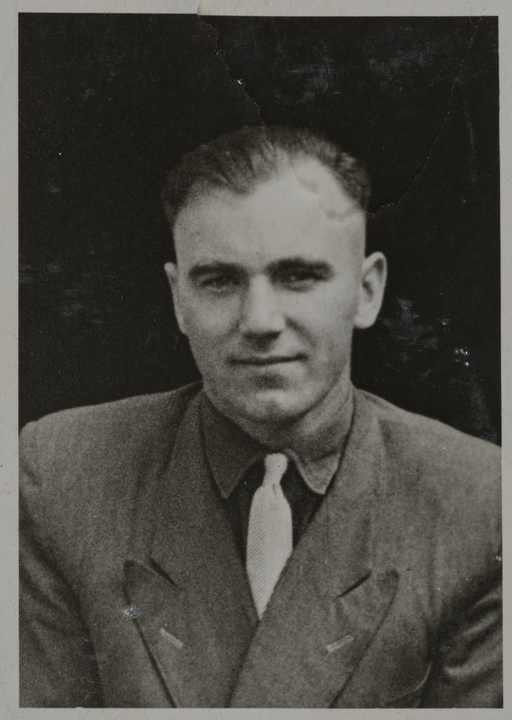 Tallinna elektridepoo auraamat: mootorijuht Nikolai Dvorko, portreefoto, 1950. aastad