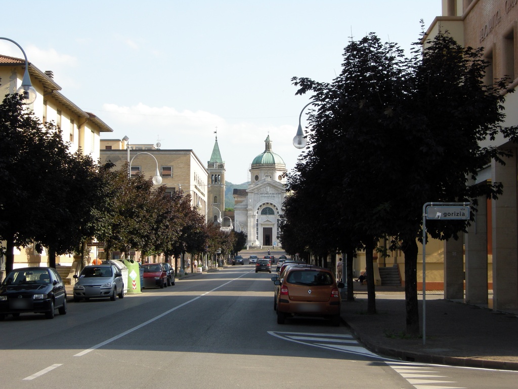 Predappio, via principale 01 - lang