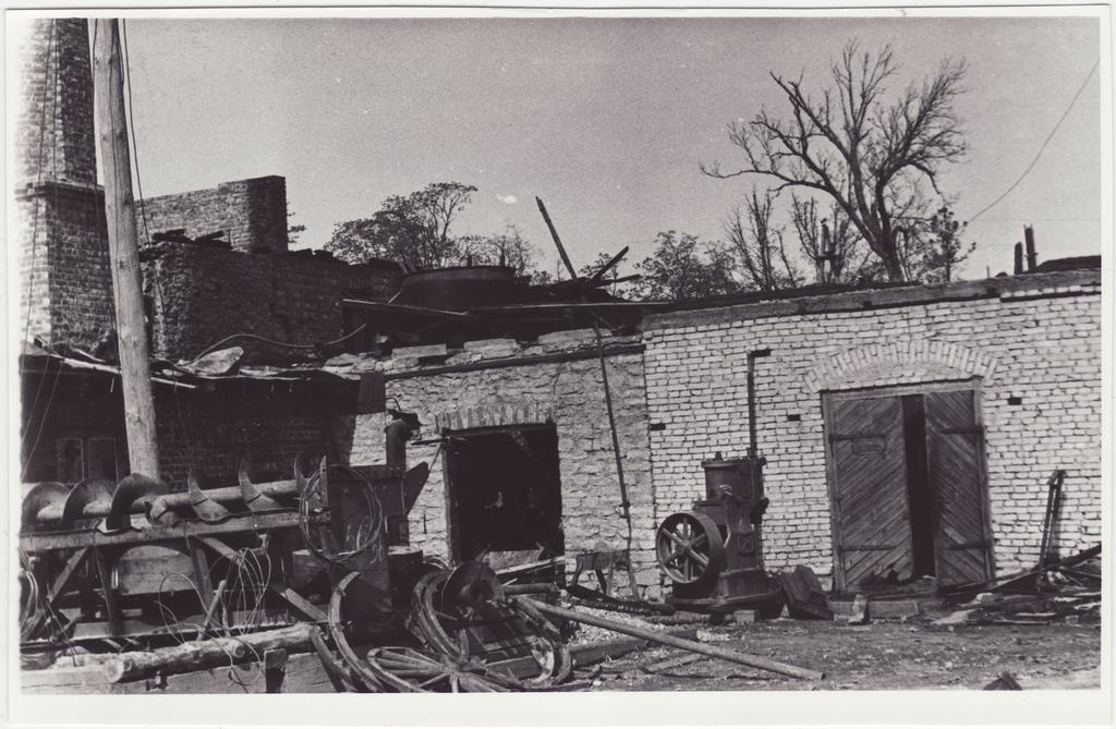 Tulekahjus hävinud villakraasimise ja ketramise ettevõtte varemed, 1956.a.