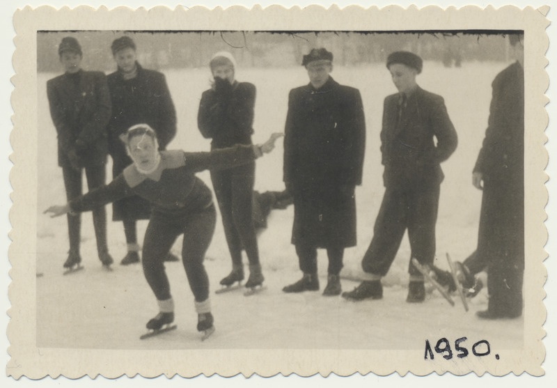 foto, uisutaja Elvi Kimmel stardis, Viljandi Koolipark, 1950
