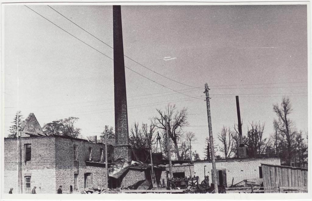 Tulekahjus hävinud villakraasimise ja ketramise ettevõtte varemed, 1956.a.