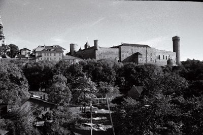 Vaade Toompeale ja Pikale Hermannile raudtee postivalitsuse hoonest.  duplicate photo