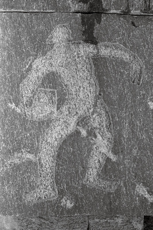 Mälestussammas Kristjan Rauale Gagarini pst ääres.