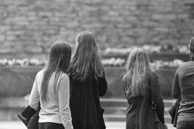 Karvaseid soomlasi Tallinna tänavail.  similar photo