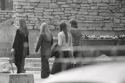 Karvaseid soomlasi Tallinna tänavail.  similar photo